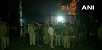 police force silent despite of rss abvp supporters | newsfront.co