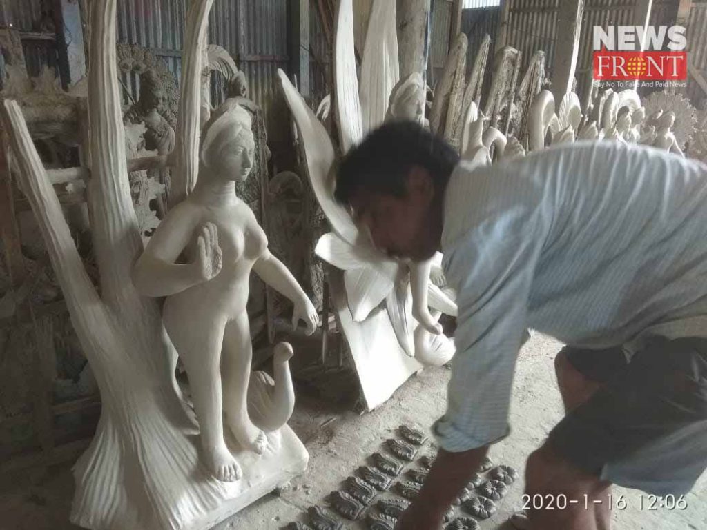 pottery busy to making saraswati idol | newsfront.co