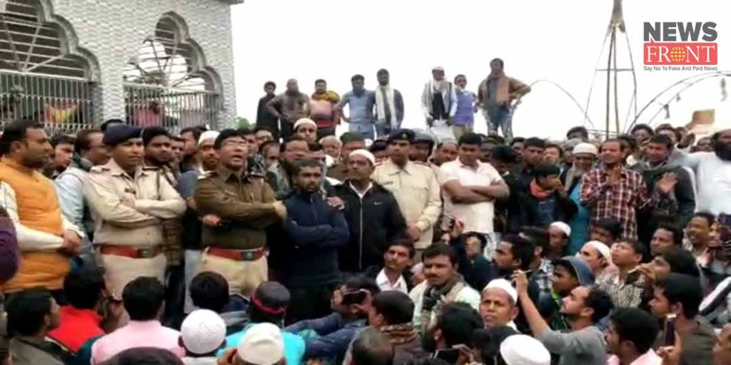 villagers block road for suspect arrested in jalangi | newsfront.co