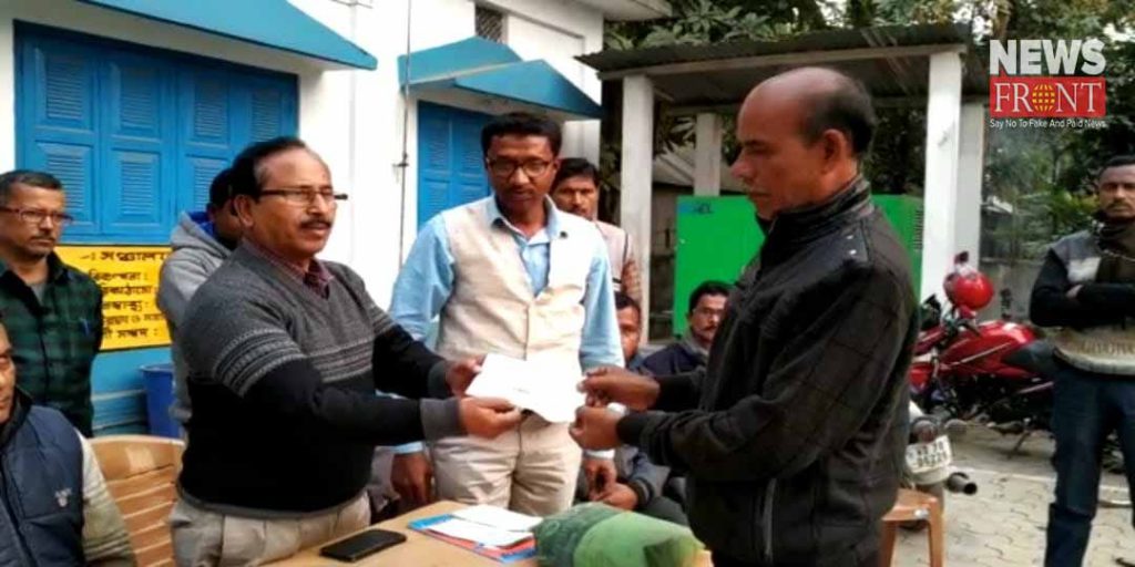 cheque distribution of farmer friend project in jateswar | newsfront.co