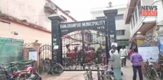 municipality chairman removing posters in ramjibanpur | newsfront.co