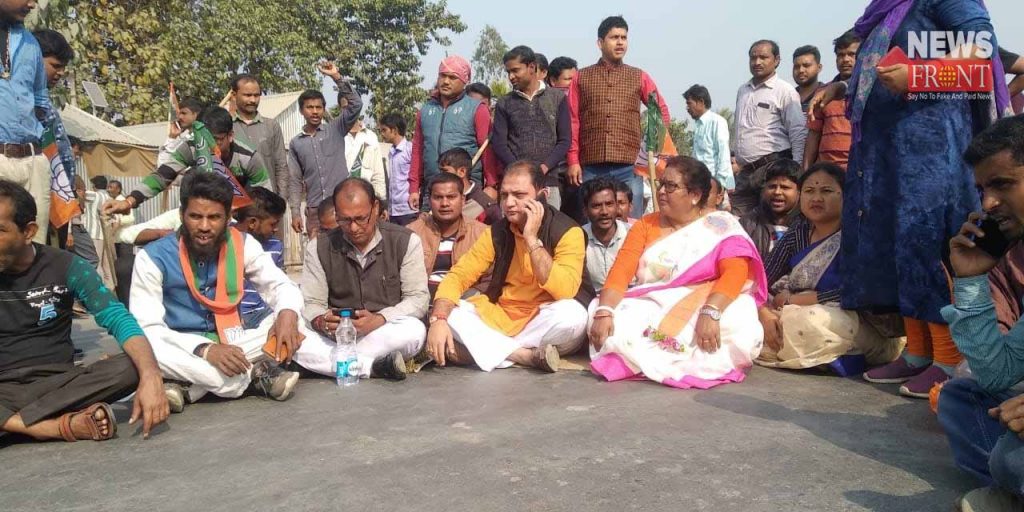 people protest to bjp leader in tufanganj | newsfront.co