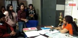 students protest in Thakur Panchanan Mahila Mahavidyalaya | newsfront.co