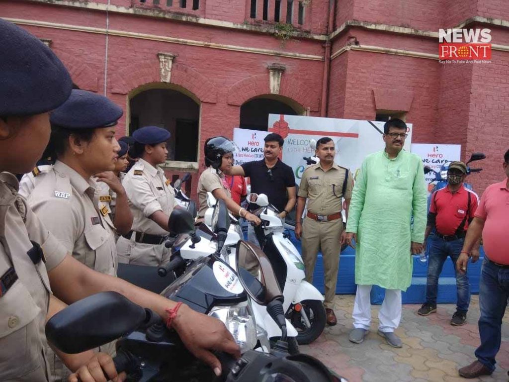 Scooty production company distribute scooty to lady police officer in coochbehar | newsfront.co