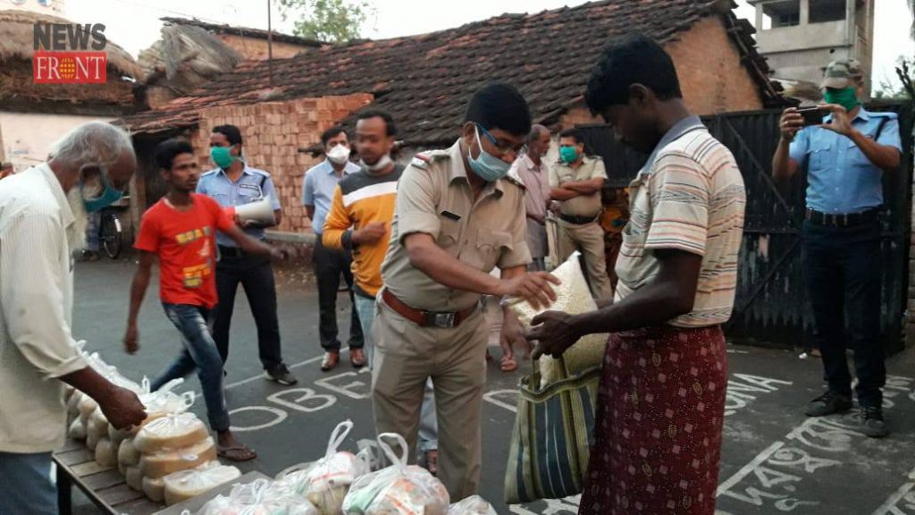 police giving food | newsfront.co