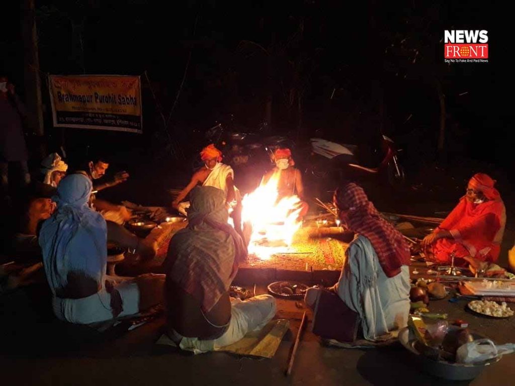 priest start puja for safe from coronavirus | newsfront.co