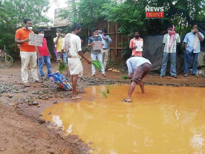 bjp protest for road repair in west medinipur | newsfront.co