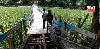 village divided wooden bridge for panic of corona | newsfront.co