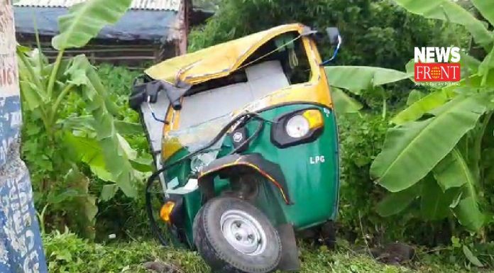 জোড়া গুমটিতে বিদ্যুতের খুঁটিতে অটোর ধাক্কা, আহত ৪ auto | newsfront.co