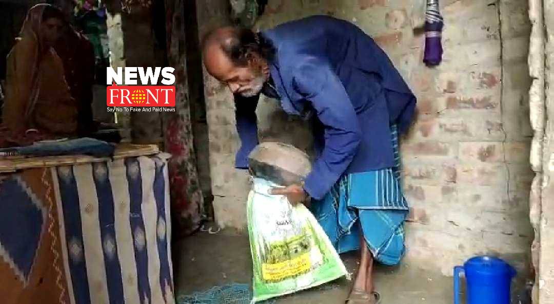 snake seller | newsfront.co