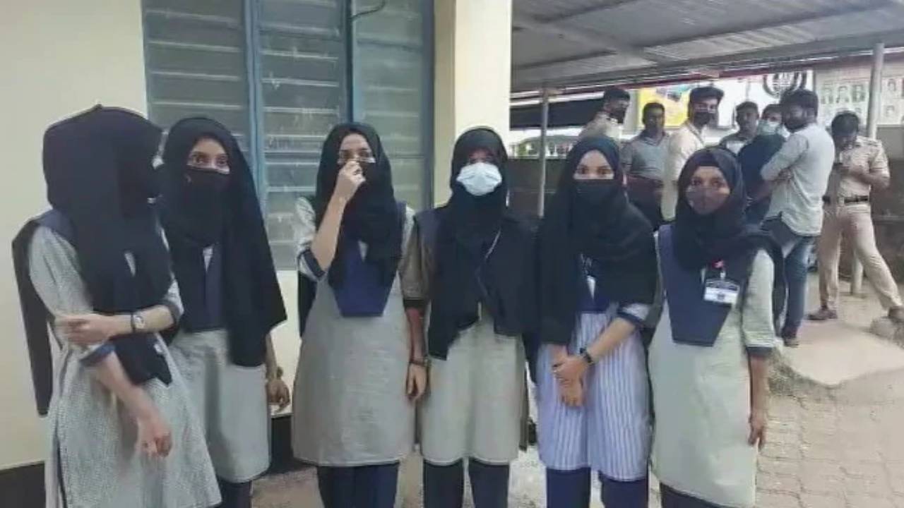 Karnataka college hijab protest